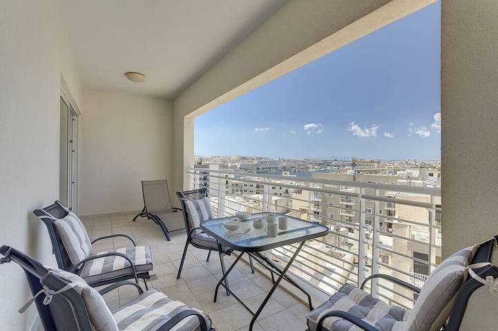 Holiday rental for 4 people, with terrace and pool in Tas-Sliema