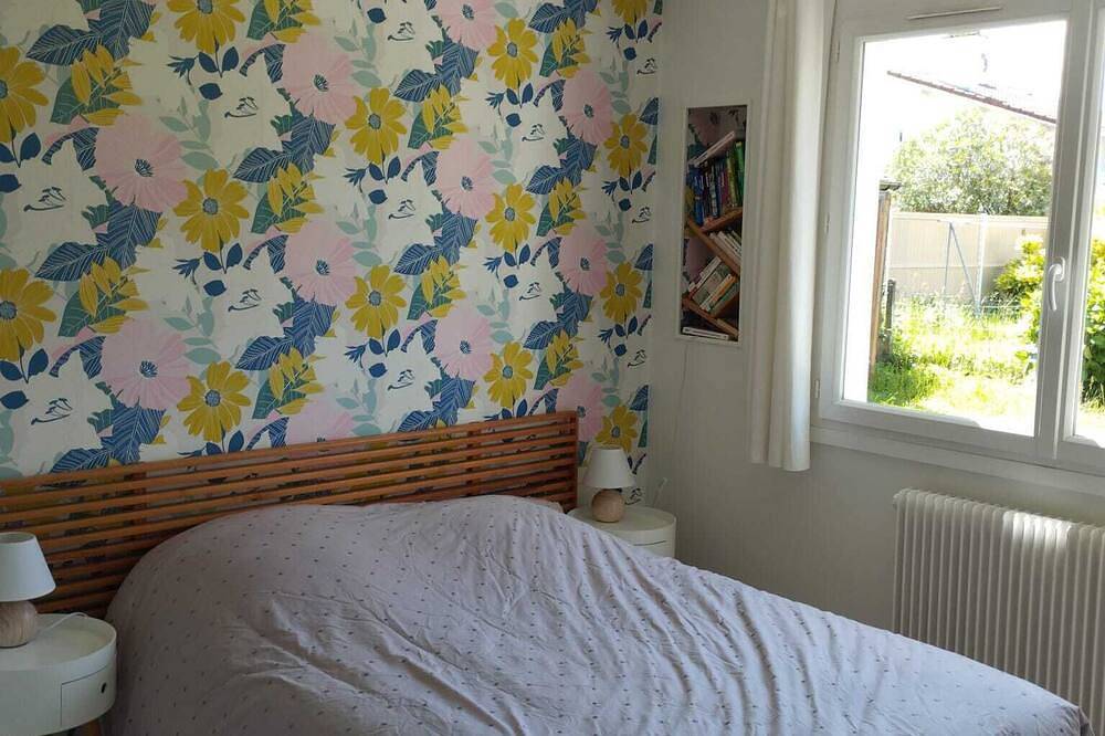 Pleasant house in quiet neighbourhood in Pau, Béarn