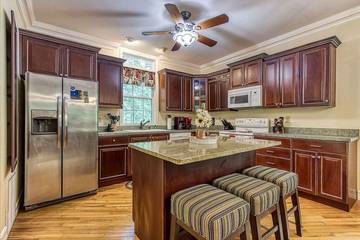 Log Cabin for 6 Guests in Gatlinburg, Sevier County, Picture 3