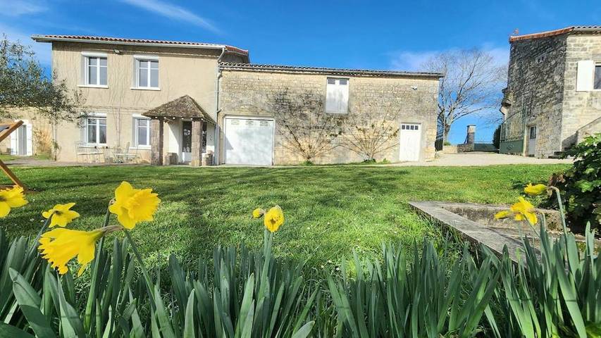 Location de vacances pour 16 personnes, avec jardin et vue, animaux acceptés à Touvre - 4