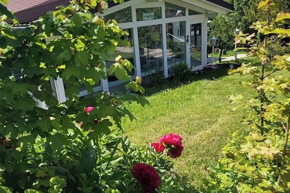 D&B staycation Ferienpark,\nferienhaus \"Der Löwe\" in Niedenstein, Schwalm-Eder-Kreis