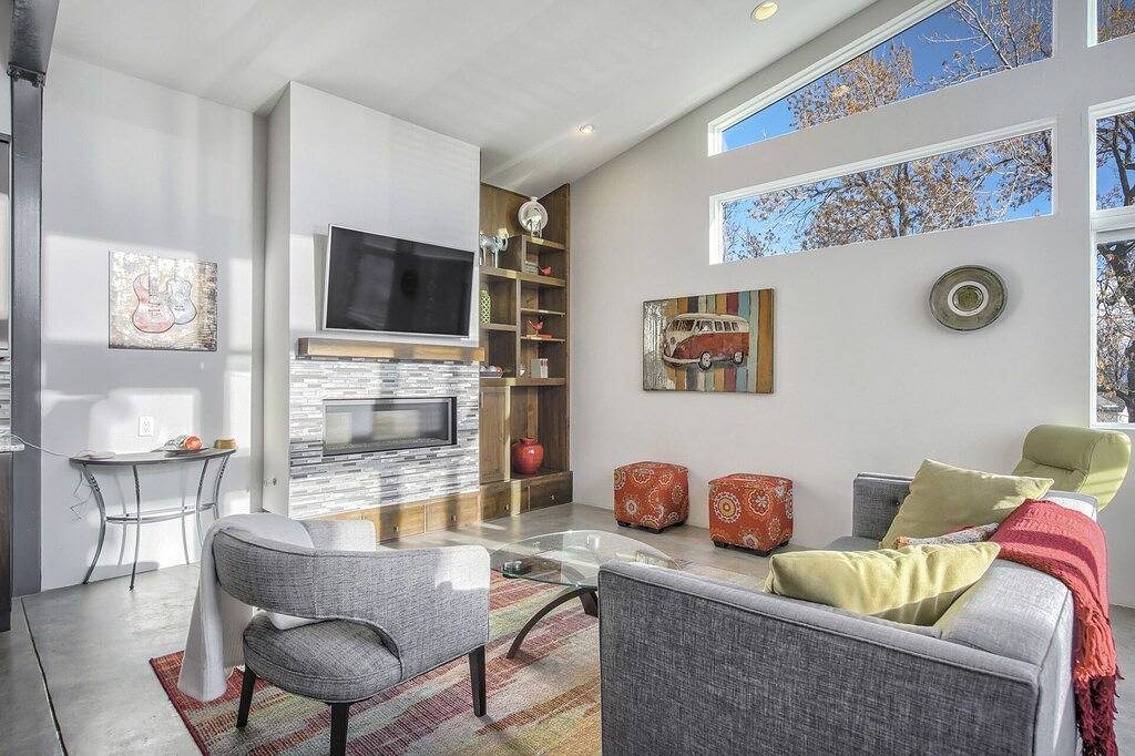 Modern Luxury I Mountain Views- central location- 4Br/3Ba in Colorado Springs, El Paso County (CO)