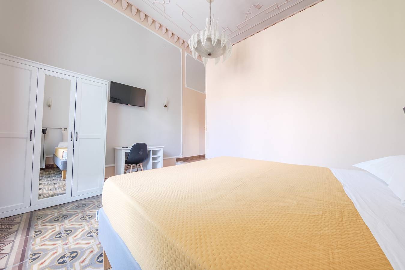 Chambre d'époque '1921' avec balcon in Messina, Province de Messina