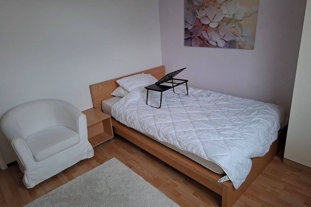 Ganze Wohnung, Ferienwohnung \"Schöne Aussicht\" mit großer Balkon-Terrasse in Nordenham, Wesermarsch