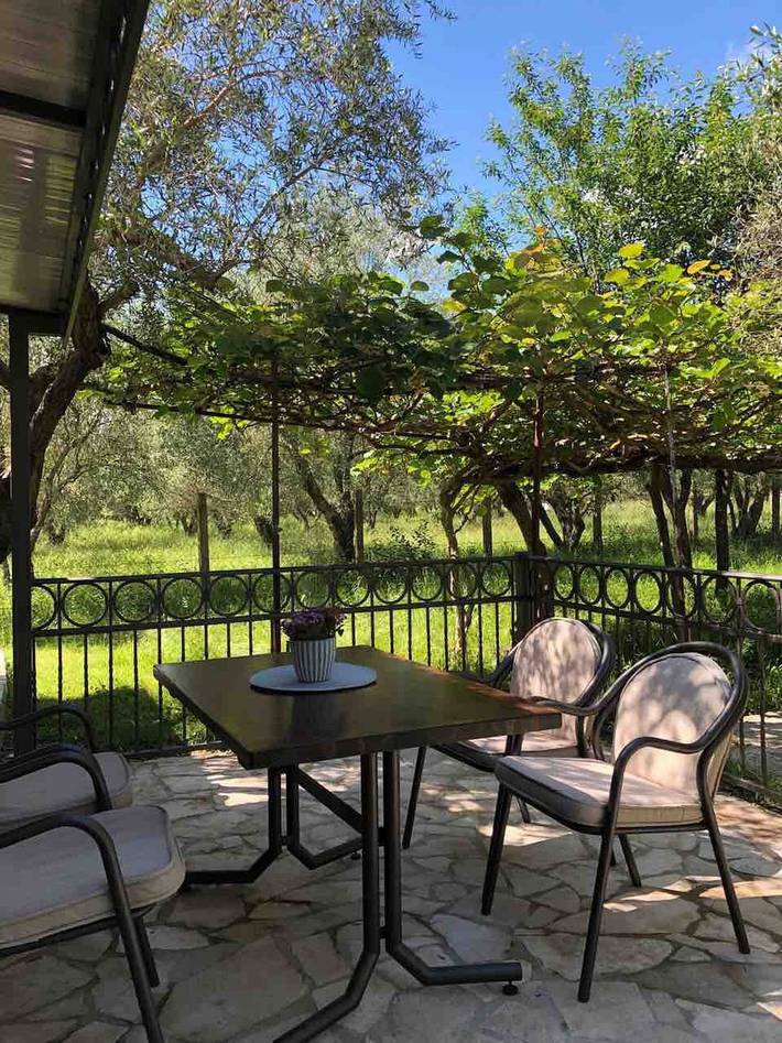 Bungalow für 4 Personen, mit Garten und Ausblick sowie Balkon in Montenegro - 4