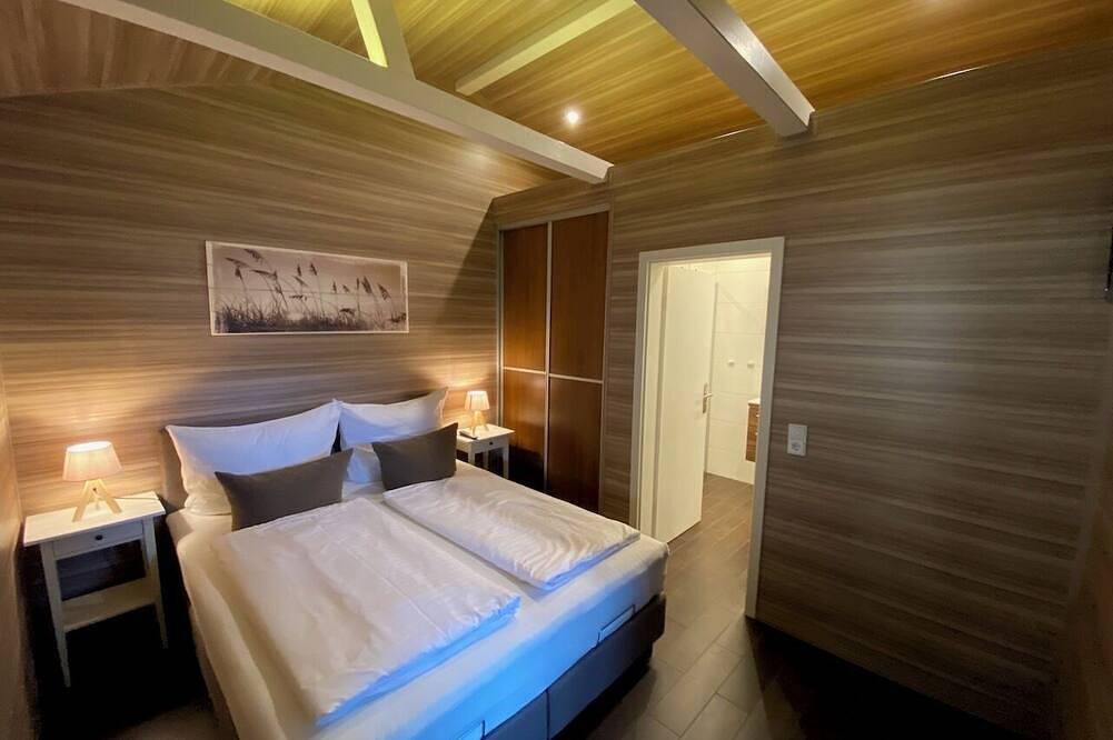 Chalet Seeblick: Private Sauna. Fireplace. Lake View. Pure Nature. in Heimbach, Rureifel (Nordrhein-westfalen)