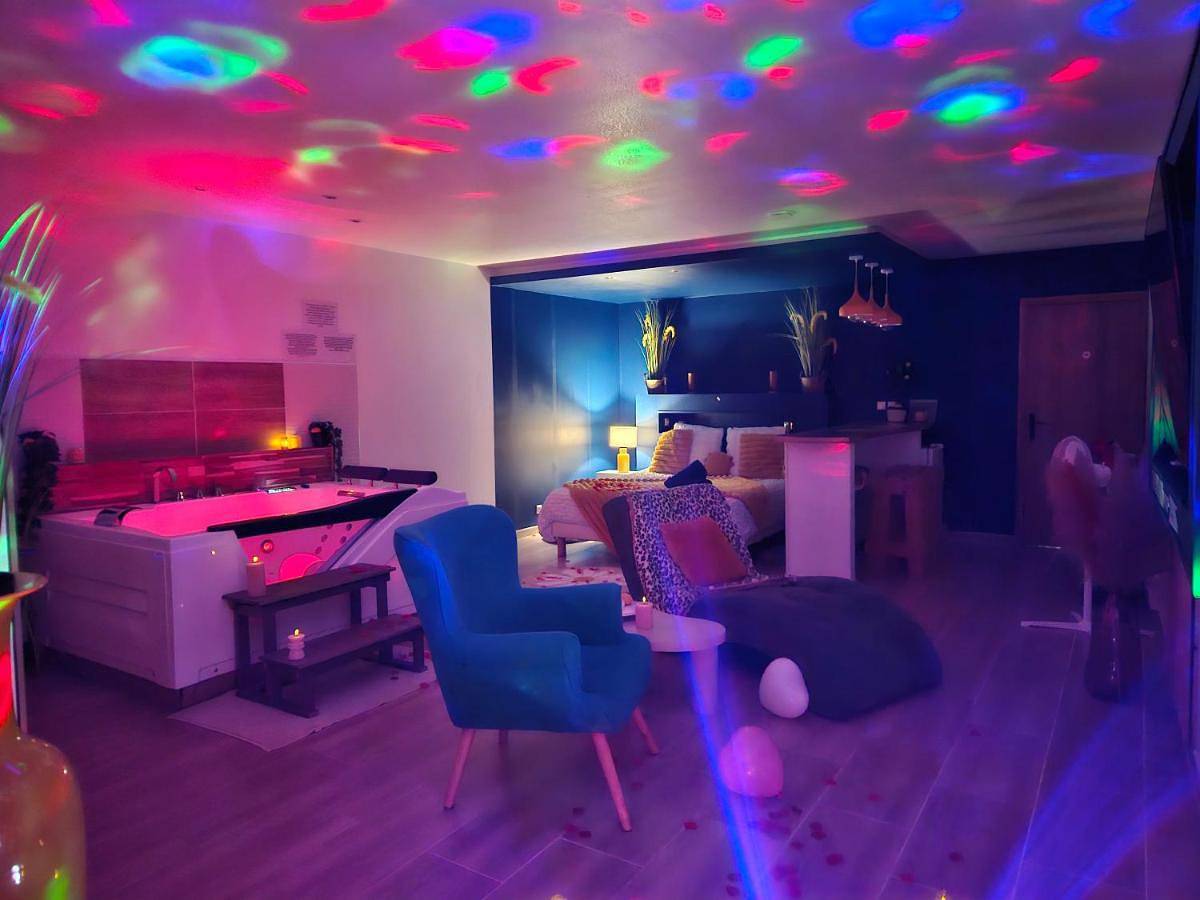 Escale dans un Cocon Spa Privatif & Design, petit déjeuner compris in La Bassée, Région de Lille