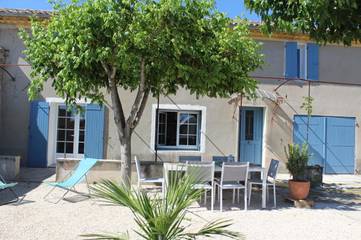 Gîte pour 6 personnes, avec jardin ainsi que vue et terrasse à Séguret