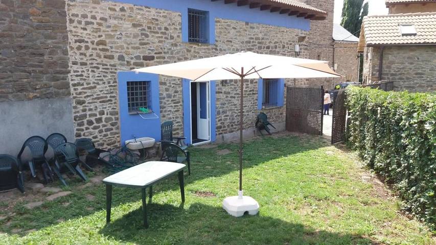 Casa rural para 7 personas, con jardín y piscina además de vistas y balcón, Se admiten mascotas en Valle de Tena - 2