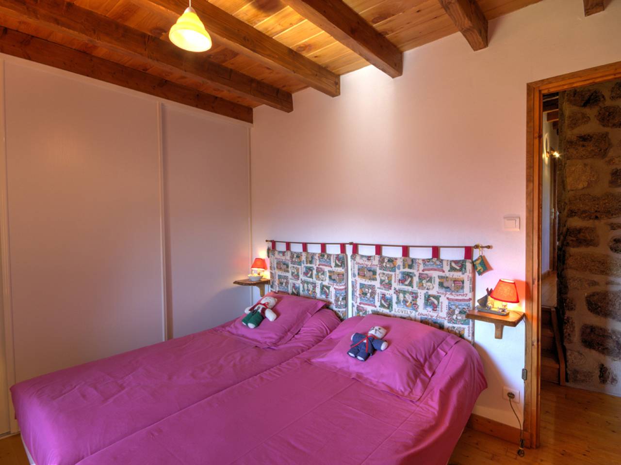 Charmantes Ferienhaus mit Kamin, Wlan inklusive in Burdignes, Regionaler Naturpark Pilat