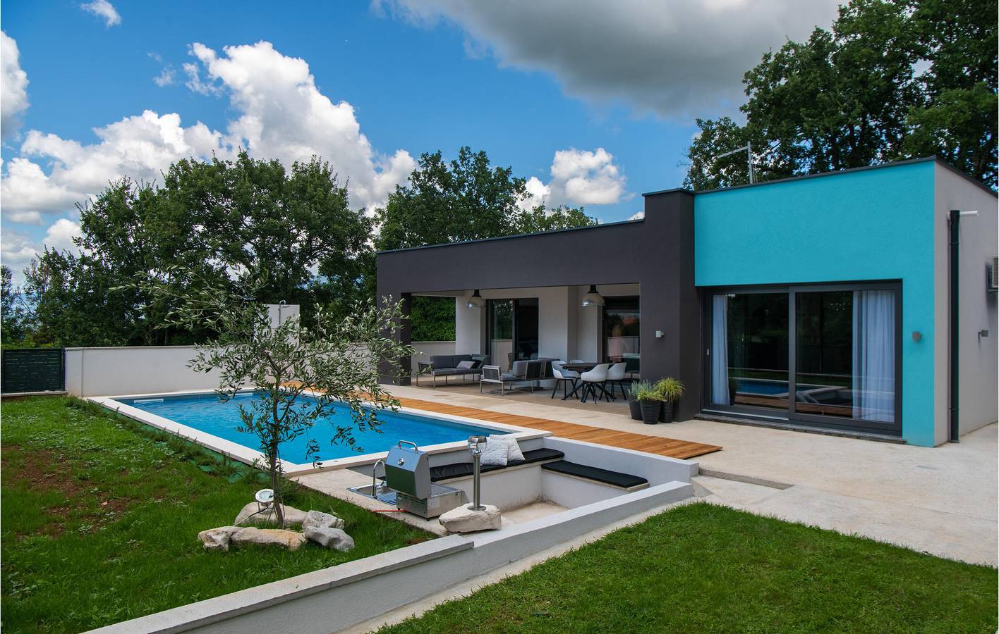 Reizend, 2 km von Kršan entfernt: Modernes Apartment mit Terrasse und Annehmlichkeiten in Kršan, Ostküste Istrien