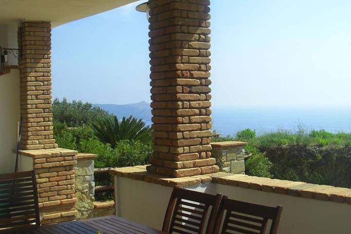 Ferienwohnung für 9 Personen, mit Pool und Terrasse sowie Garten, mit Haustier in Pisciotta