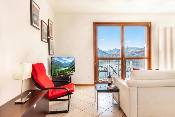 Ganze Wohnung, Vista d'Oro Ulivo Apt. 7 in Perledo, Gemeinde Perledo