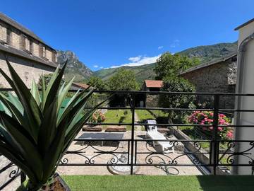 Gîte pour 6 personnes, avec terrasse ainsi que jardin et vue à Les Cabannes