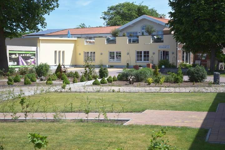 Bungalow für 6 Personen, mit Terrasse und Garten sowie Pool und Sauna