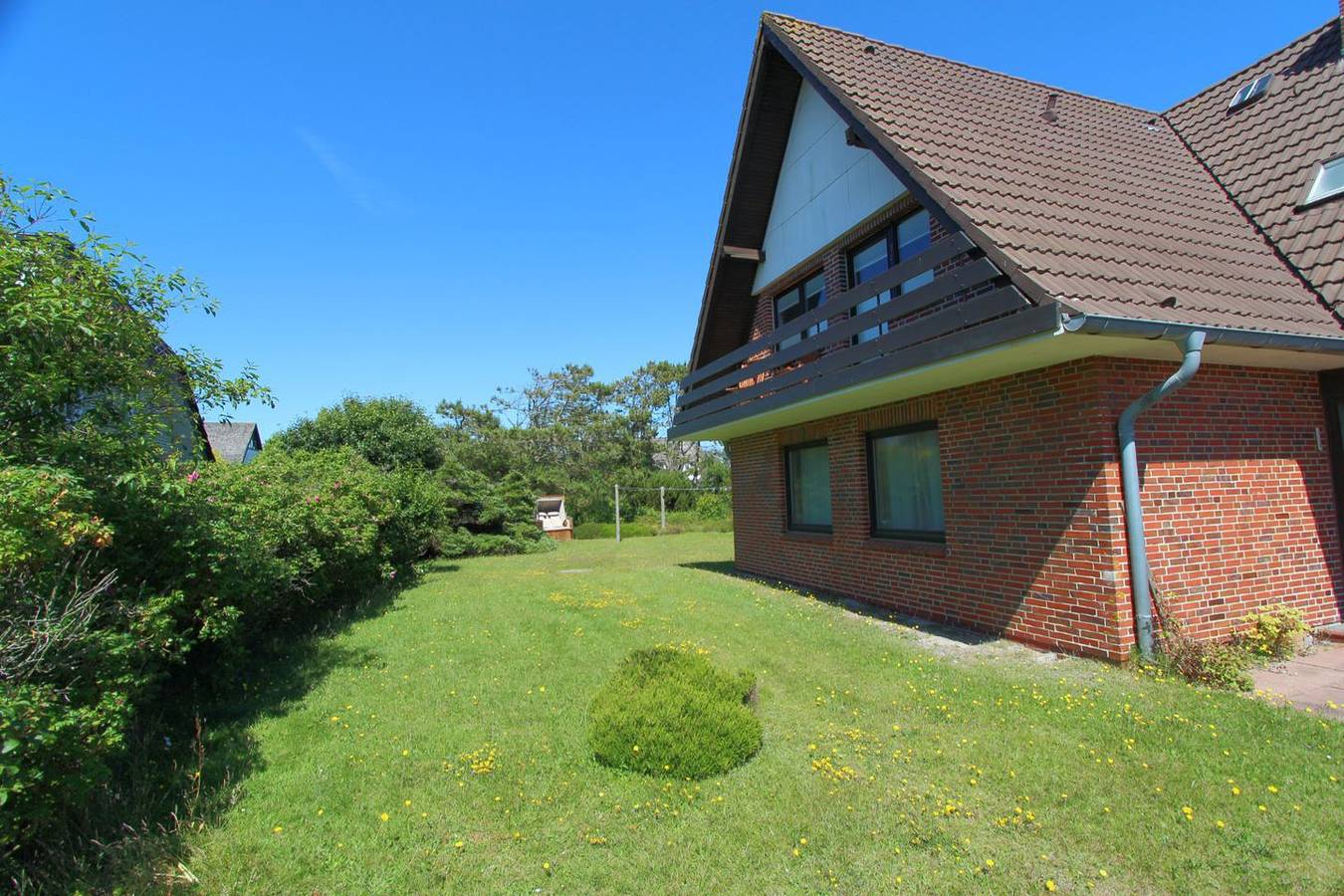 Ganze Wohnung, Strandnahe 2-Zimmer-Wohnung im Obergeschoss mit Gartennutzung in Wenningstedt, Sylt