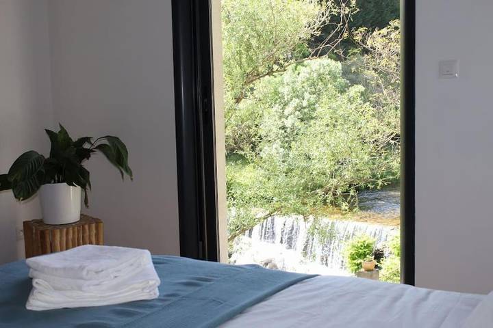 Gîte pour 6 personnes, avec vue et jardin, adapté aux familles à Villeneuve-Minervois