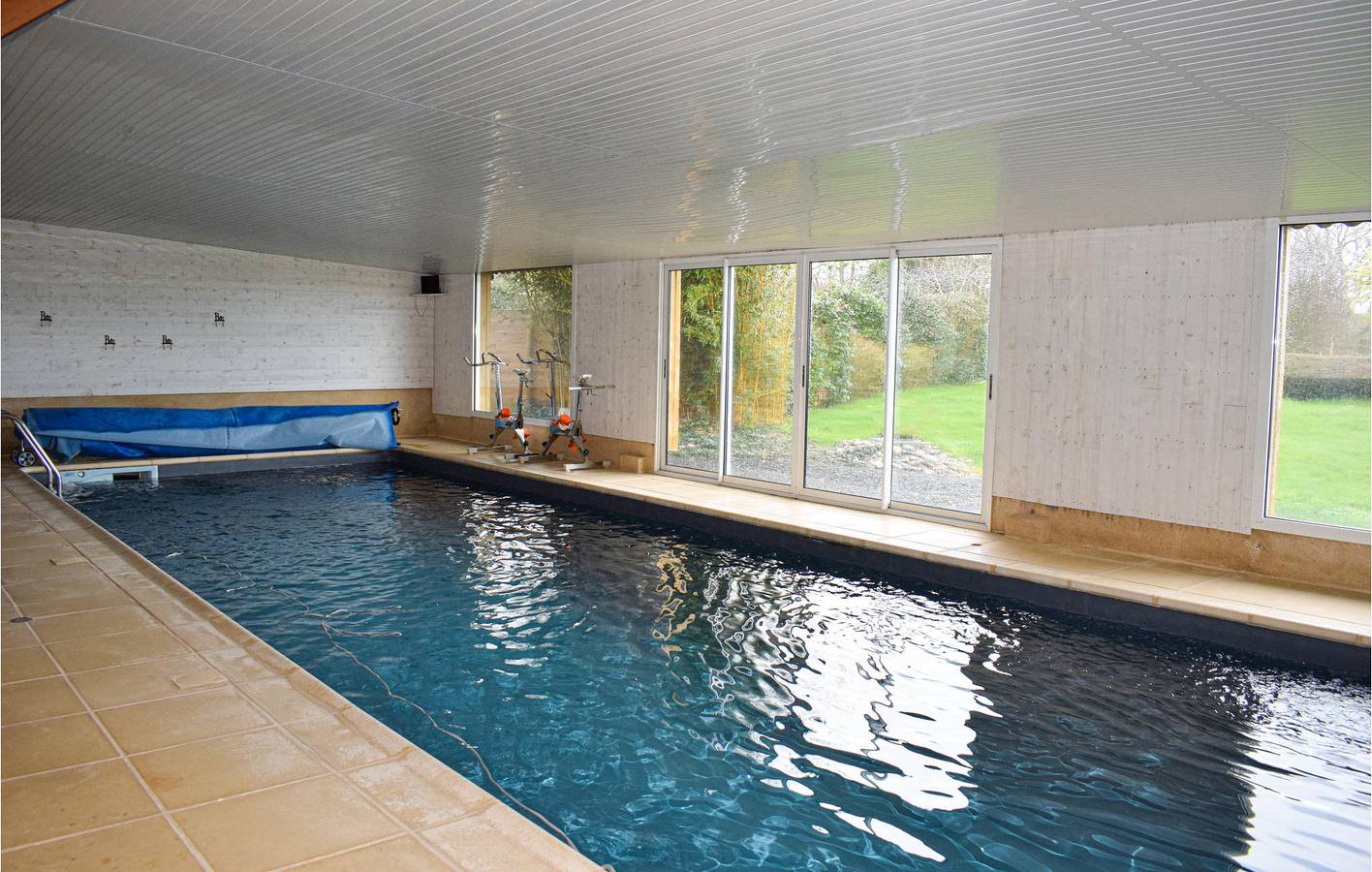 Appartement de vacances entier, Gommenec'h Riverside Apartment with Pool & Parking. in Gommenec'h, Cotes-d'Armor