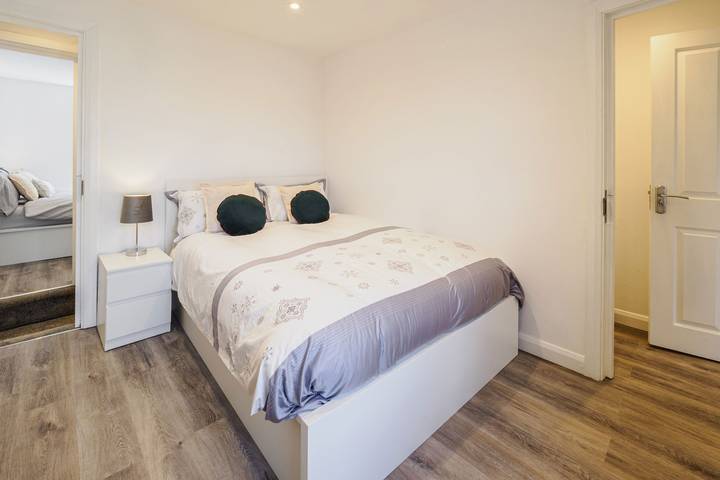 Host & Stay | Roach Street in Rochester, Kent Downs