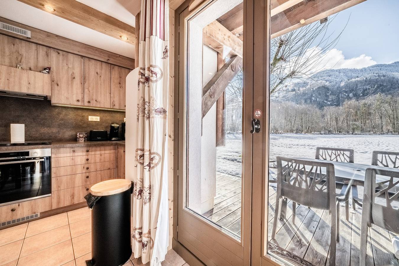 Chalet 'Triplex mit Pool - Sauna' mit Bergblick, privatem Pool und privater Terrasse in Samoëns, Region Bonneville