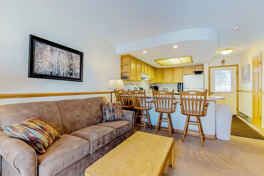 Ganze Wohnung, Schöne Wohnung mit gemeinsamen Whirlpool und tolle Lage 280 Meter zu den Pisten in Arapahoe Basin