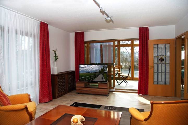 Ferienwohnung für 5 Personen, mit Balkon und Terrasse sowie Ausblick in Bad Buchau