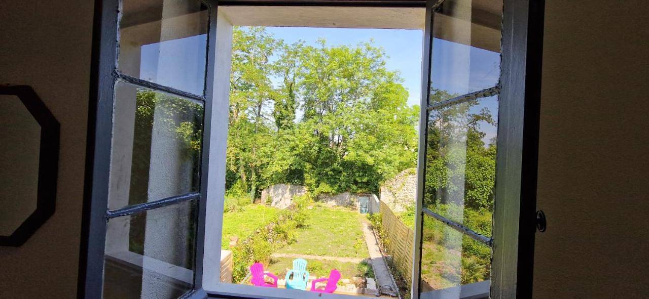Spacieuse Suite Maison de Ville - 4 Personnes in Oloron-Sainte-Marie, Béarn