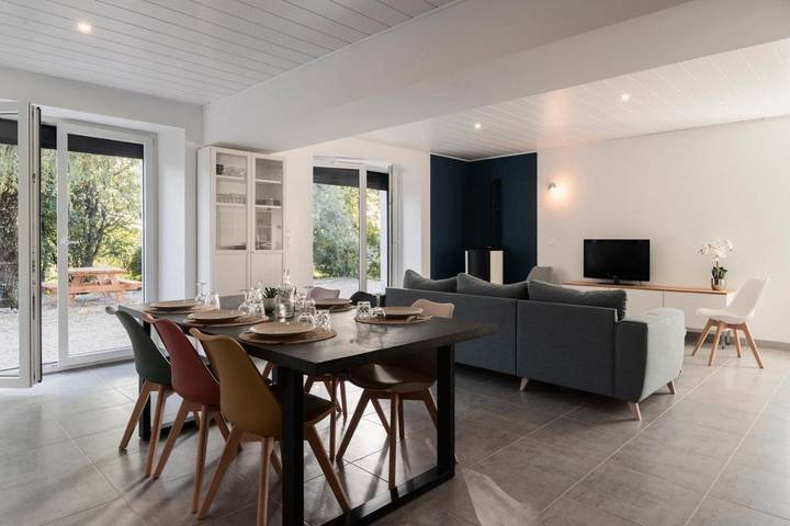 Gîte pour 6 personnes, avec vue et jardin dans Songeson