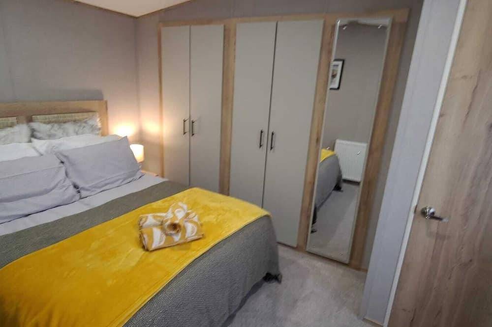 Wildcat Lodge; Brand new, lovely 2-bedroom caravan with Wifi in Grantown-on-Spey in Grantown-on-Spey, Cairngorms National Park