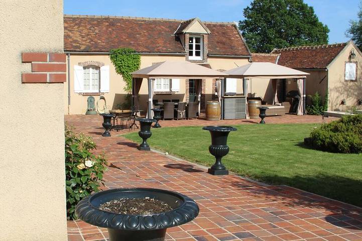Location de vacances pour 14 personnes, avec jardin, animaux acceptés à Villeneuve-sur-Yonne - 2