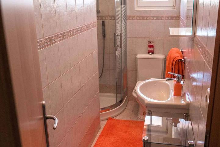 Ferienwohnung für 3 Personen, mit Balkon und Garten in Banjol - 3