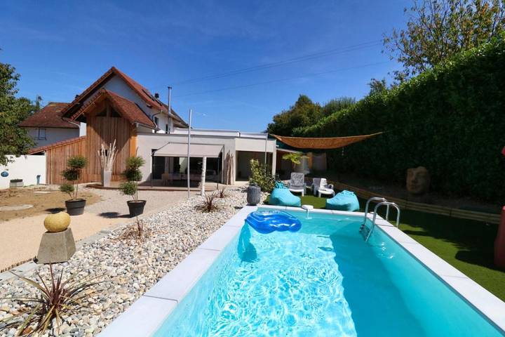 Location de vacances pour 8 personnes, avec vue ainsi que piscine et jardin, adapté aux familles à Domessin - 3