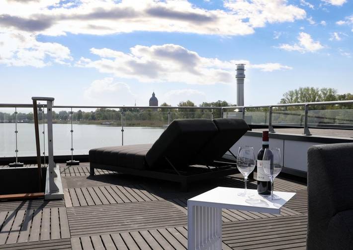 Hausboot für 6 Personen, mit Seeblick und Terrasse in Ribnitz-Damgarten - 2