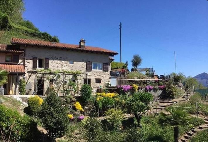 Ferienwohnung für 4 Personen, mit Whirlpool und Terrasse sowie Garten in Cademario