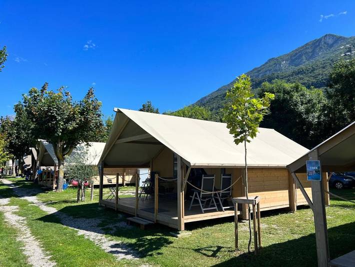 Glamping voor 3 personen, with Balkon and Terras as well as Tuin and Uitzicht op het meer in 