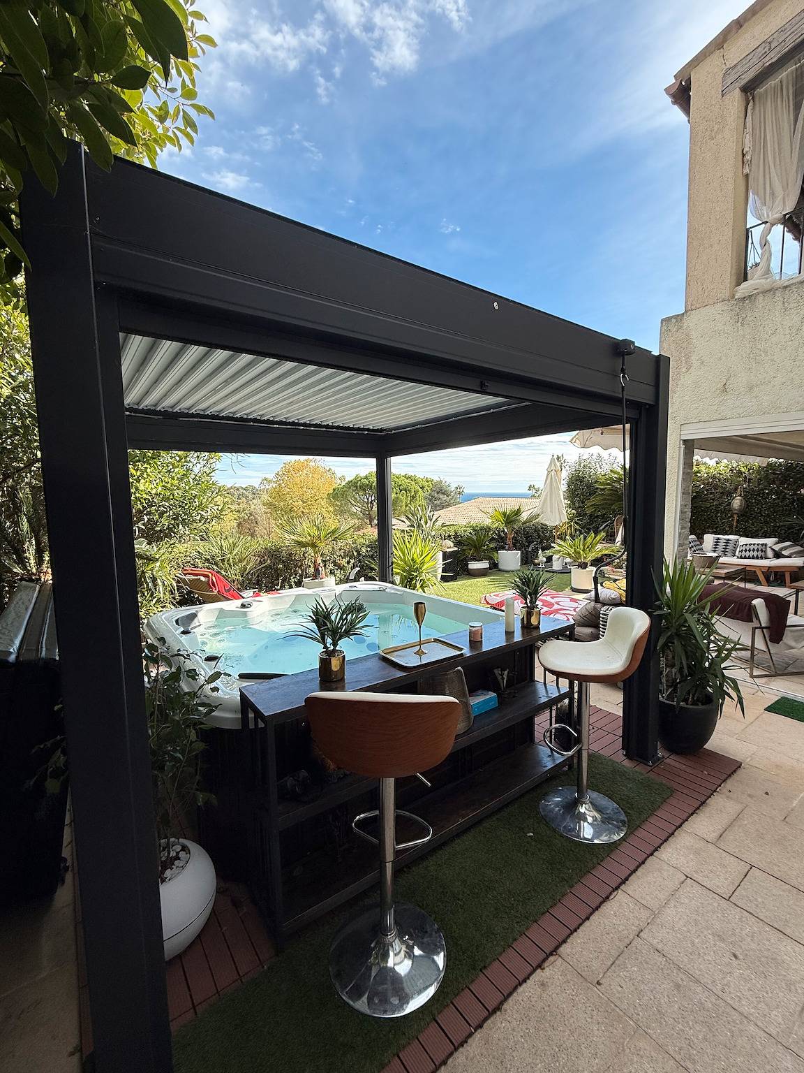 Apartamento entero, Apartamento 'Les Hauts De Vaugrenier' con terraza privada y Wi-Fi in Villeneuve-Loubet, Region de Cannes