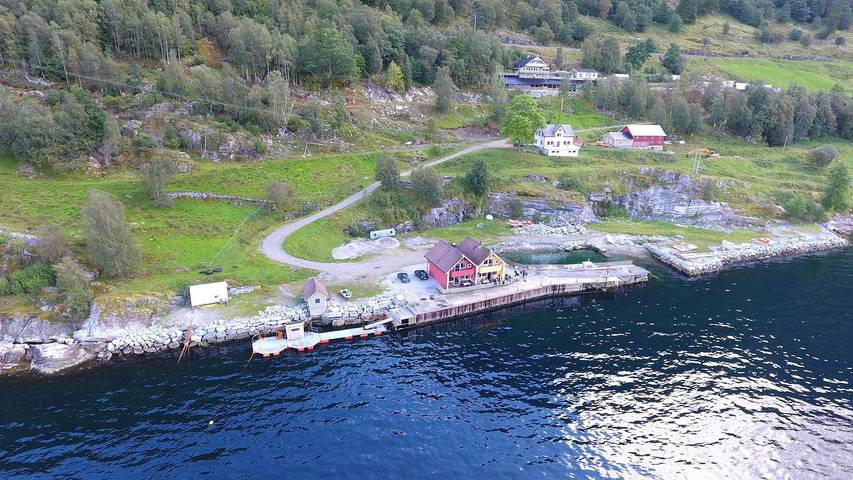 Angelhaus in Norwegen direkt am Fjord, Motorboote mit 9,9 Ps - 60 Ps mietbar. in Sognefjord