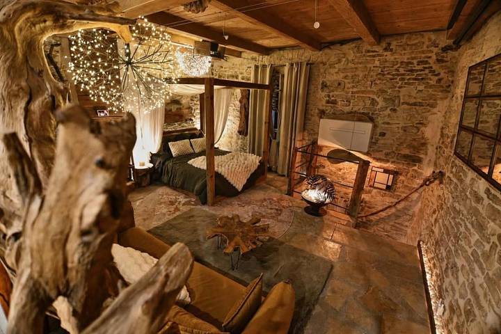 Location de vacances pour 4 personnes, avec Jacuzzi et Terrasse ainsi que Jardin et Sauna à Saint-Hippolyte-de-Caton