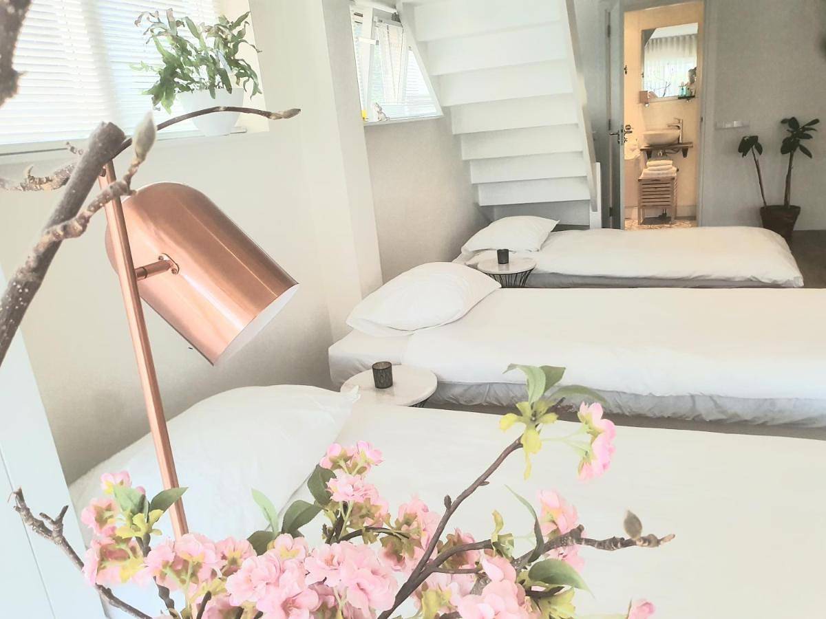 Luxury loft at lake Volendam 20 min. from Amsterdam Cs in Volendam, Markermeer