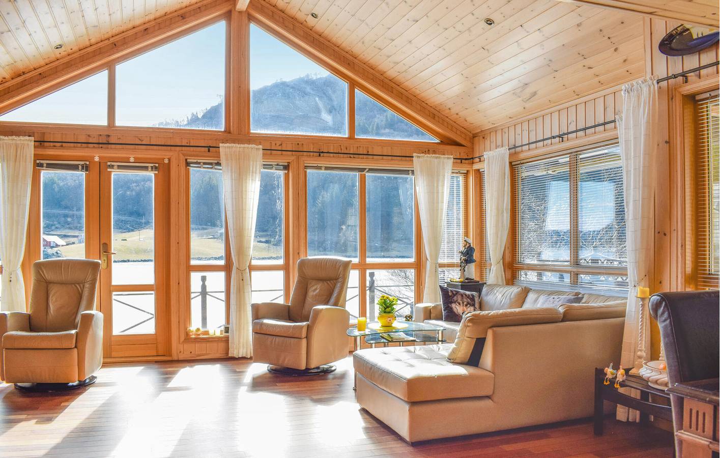 Ferienhaus für 8 Personen mit Terrasse in Farsund