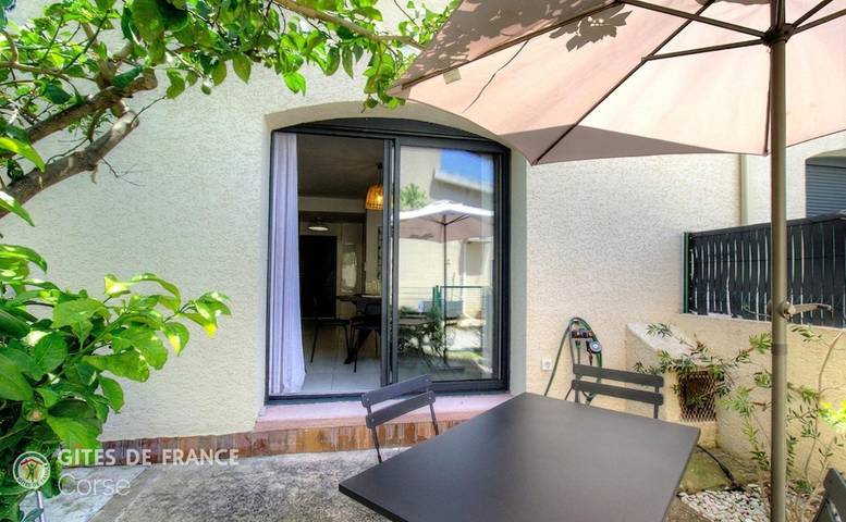 Gîte pour 4 personnes, avec Terrasse ainsi que Jardin et Vue