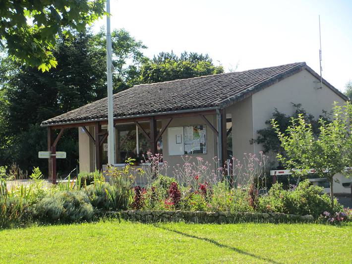 Gîte pour 6 personnes, avec terrasse et piscine, animaux acceptés à Bonnes