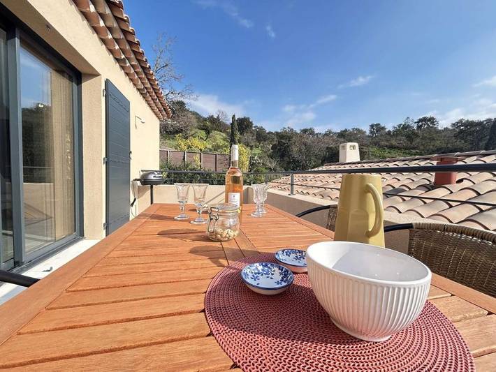 Ferienhaus für 4 Personen, mit Balkon und Terrasse sowie Garten und Ausblick in Grimaud