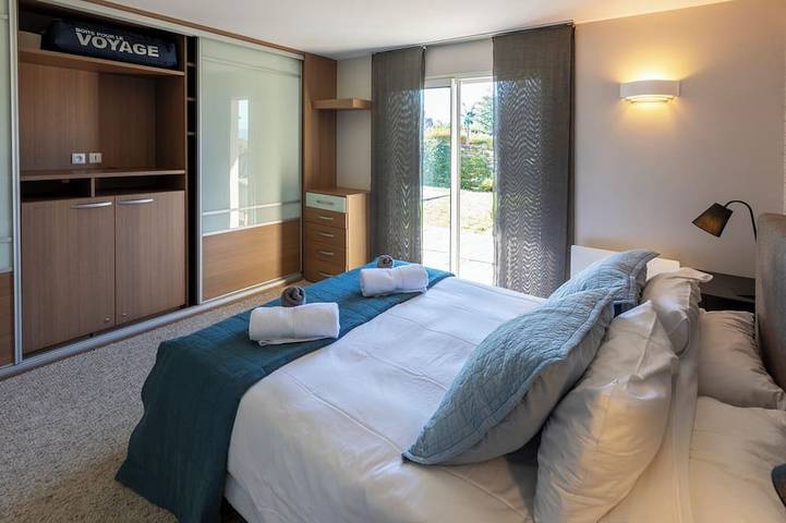 Villa Des Cotes - Vier Schlafzimmer Villa, Schläft 8 in Menthon-Saint-Bernard, Annecy und Umgebung