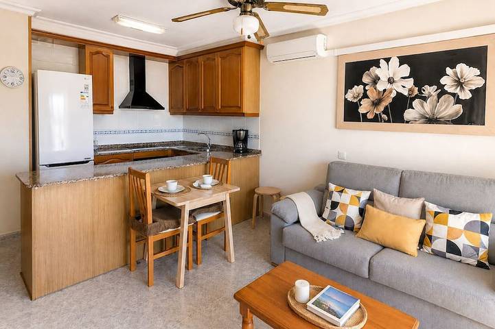 Ganze Wohnung, Apartment mit Blick auf das Meer, Klimaanlage, WIFI und 150m Strand in Benicarló, Costa del Azahar