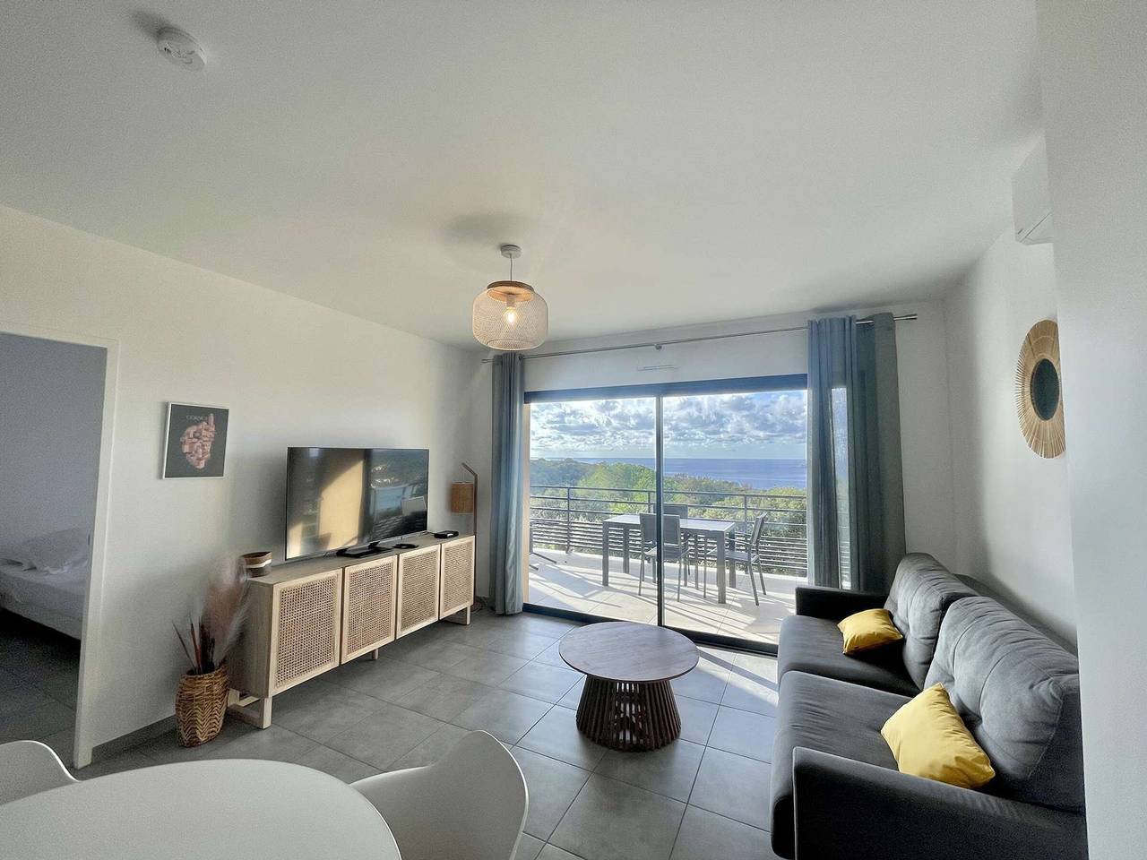 Ganze Wohnung, Ruhige 2-Zimmer-Wohnung mit Terrasse - Zentrum von Cargese in Cargèse, Regionaler Naturpark Korsika