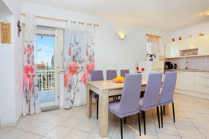 Ferienwohnung für 5 Personen, mit Balkon/Terrasse in Podstrana