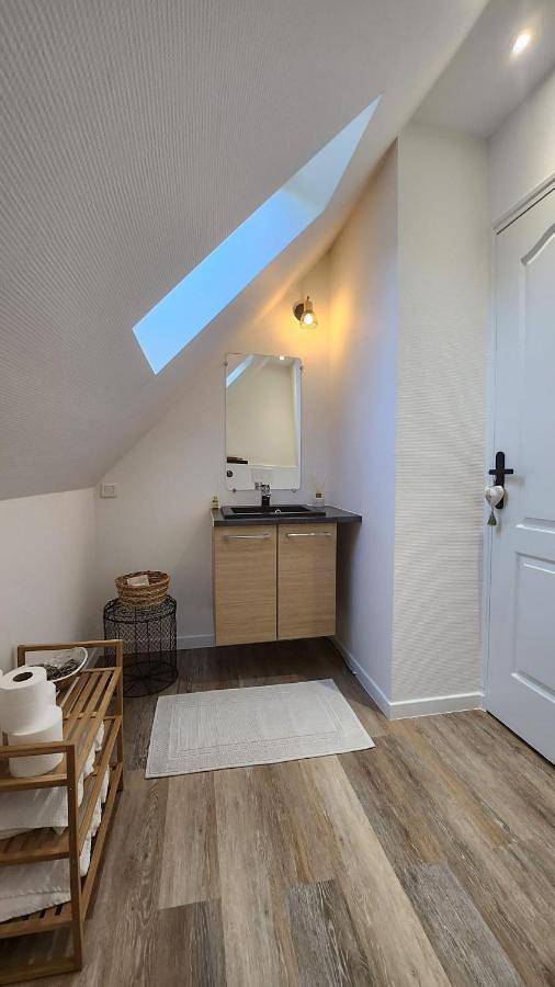 Location de vacances pour 2 personnes, avec piscine et terrasse à Jugon-les-Lacs - 2