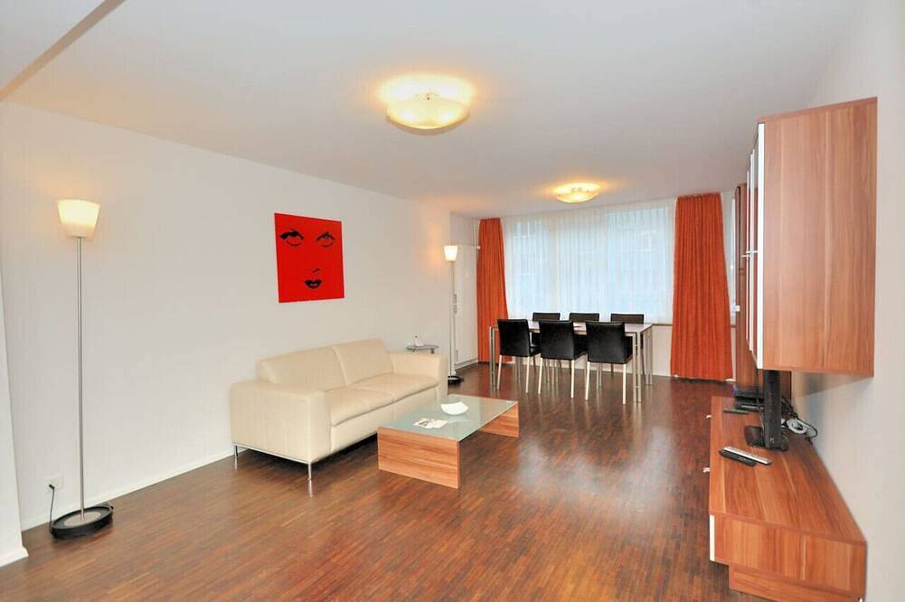 Entire apartment, Stylish 2Br near lake - Flower 3 in Zurich, Zurich district
