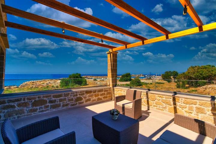 Location de vacances pour 6 personnes, avec piscine ainsi que jardin et vue dans Palaiochora - 3